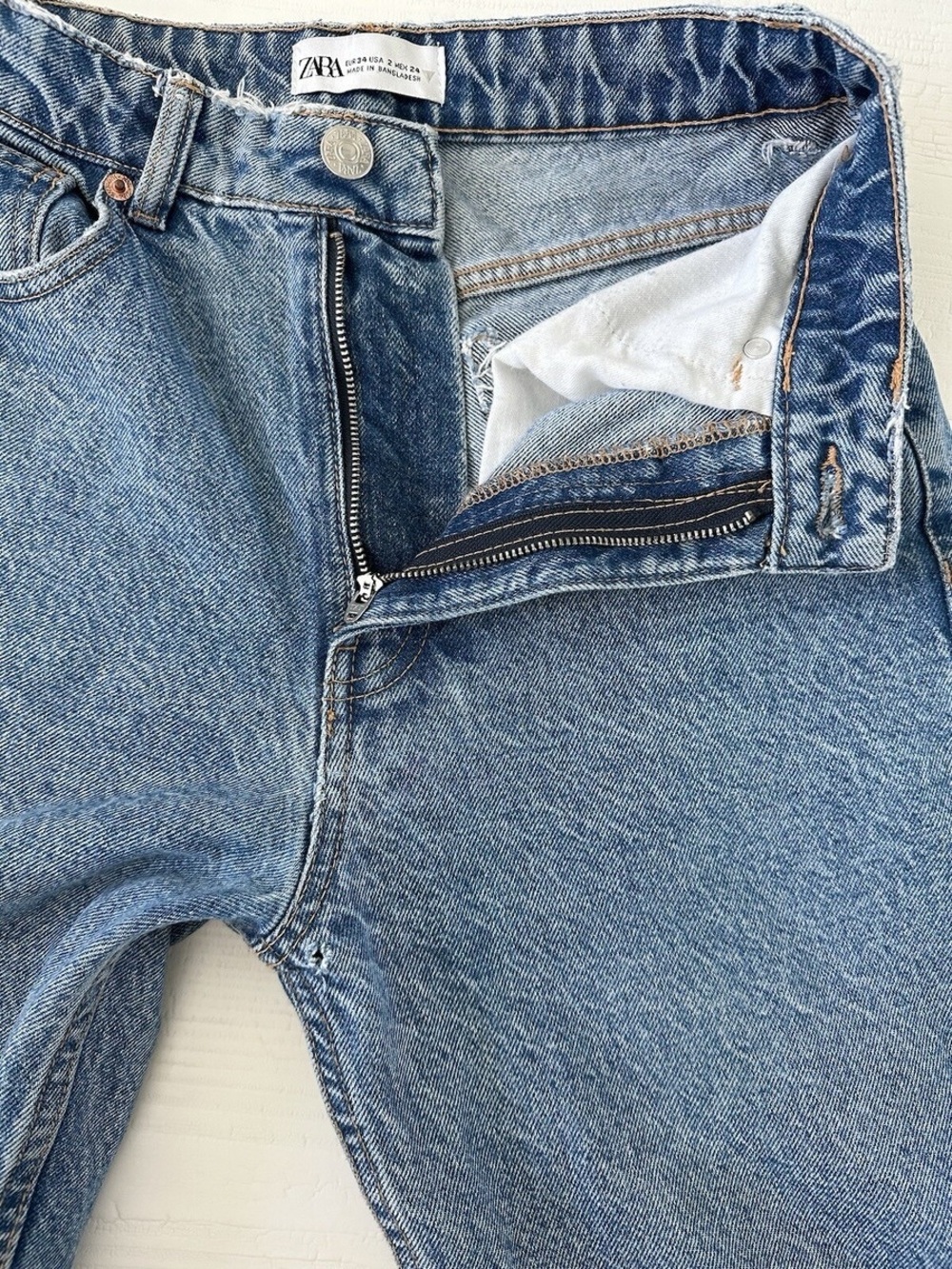 ๐ Zara High Rise Mom Jeans โ Womenโs Size 4 ๐ - Picture 3 of 3